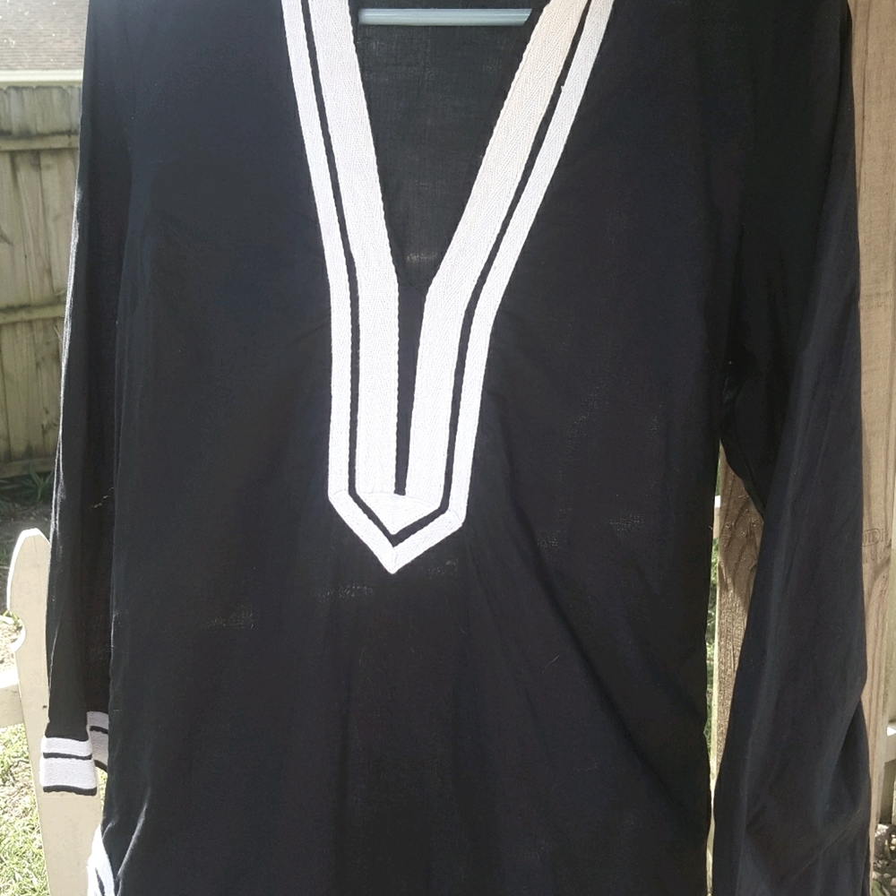 Venus Tops | Venus Tunic | Color: Black/White